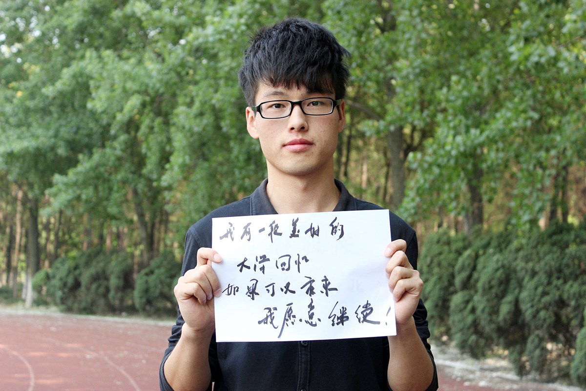 大学生另类毕业照 另类姿势致另类青春