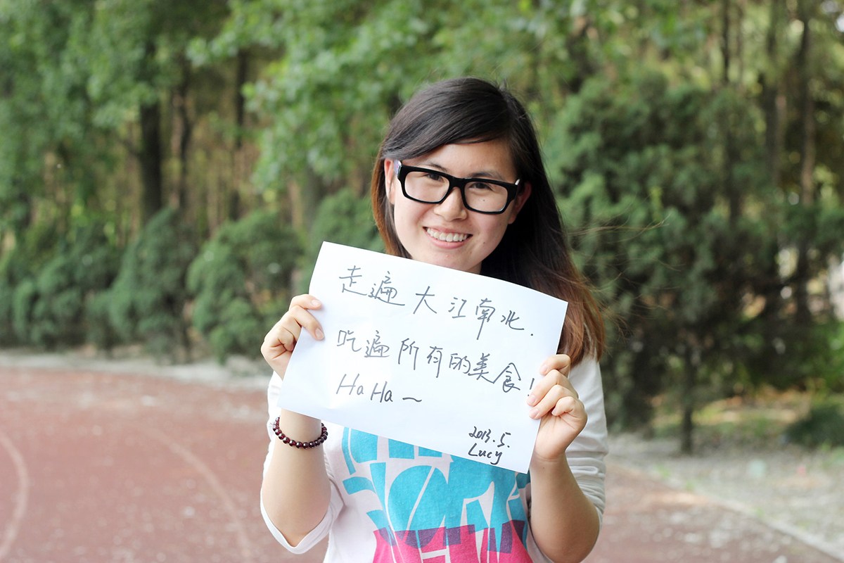 大学生另类毕业照 另类姿势致另类青春