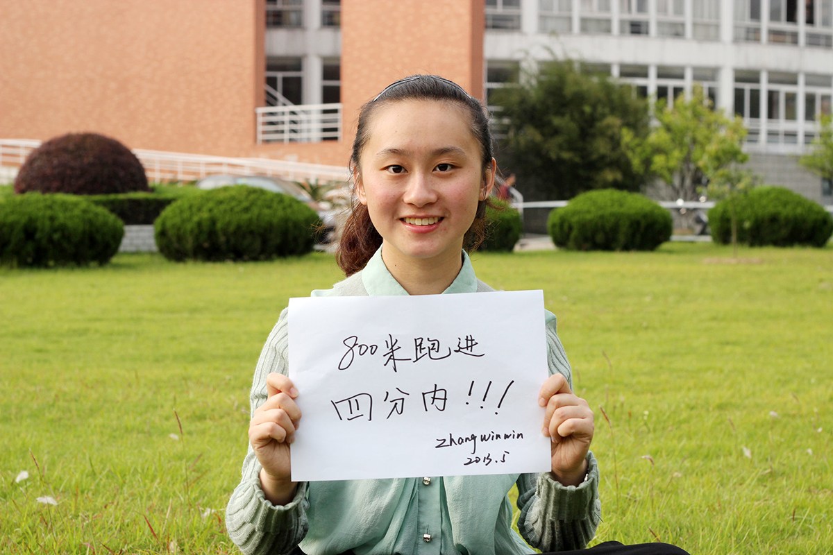 大学生另类毕业照 另类姿势致另类青春
