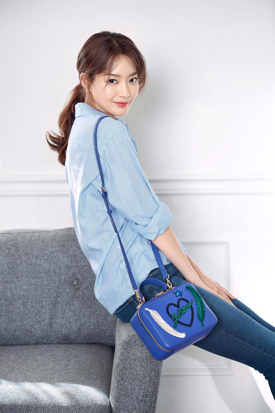 韩国美女申敏儿写真图片