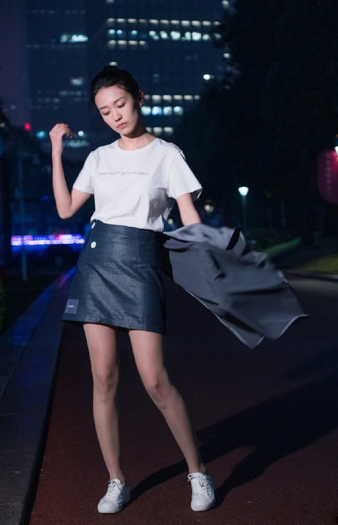 黄尧深夜街拍照图片