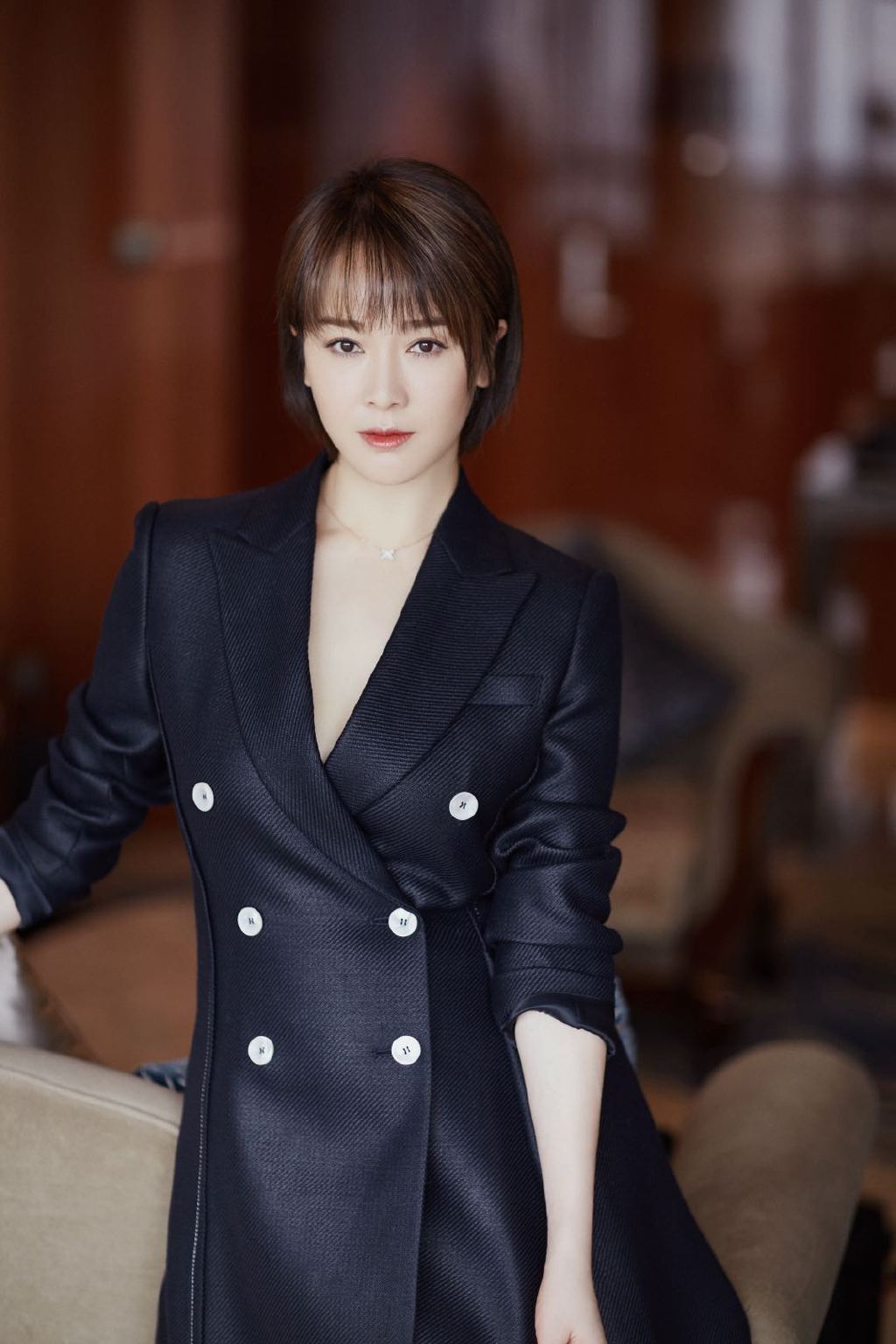 左小青黑色礼服性感活动写真图片