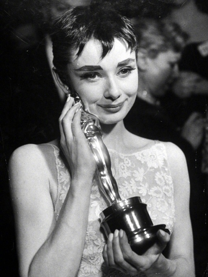 奥黛丽·赫本1954年奥斯卡获奖老照片