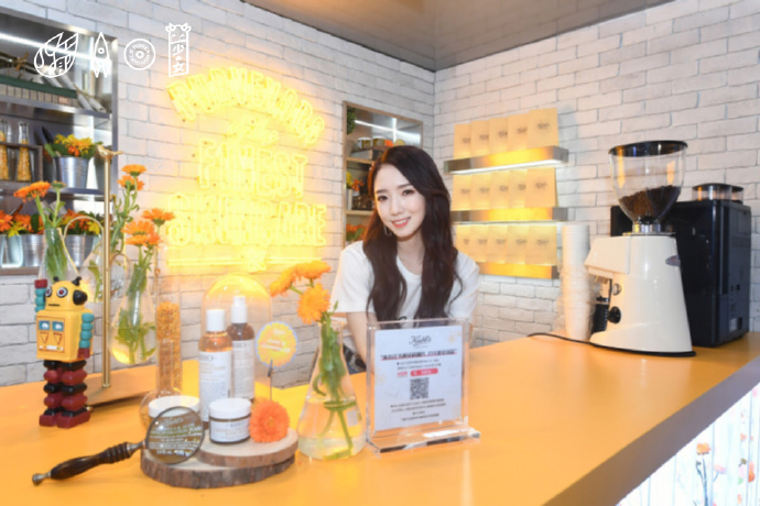 孟美岐性感品牌活动写真图片