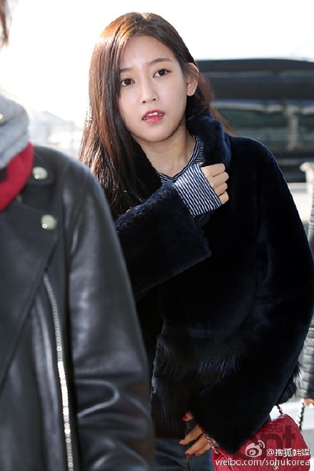 女团T-ara现身机场 秋冬潮装新时尚狂吸眼球 Tara图片