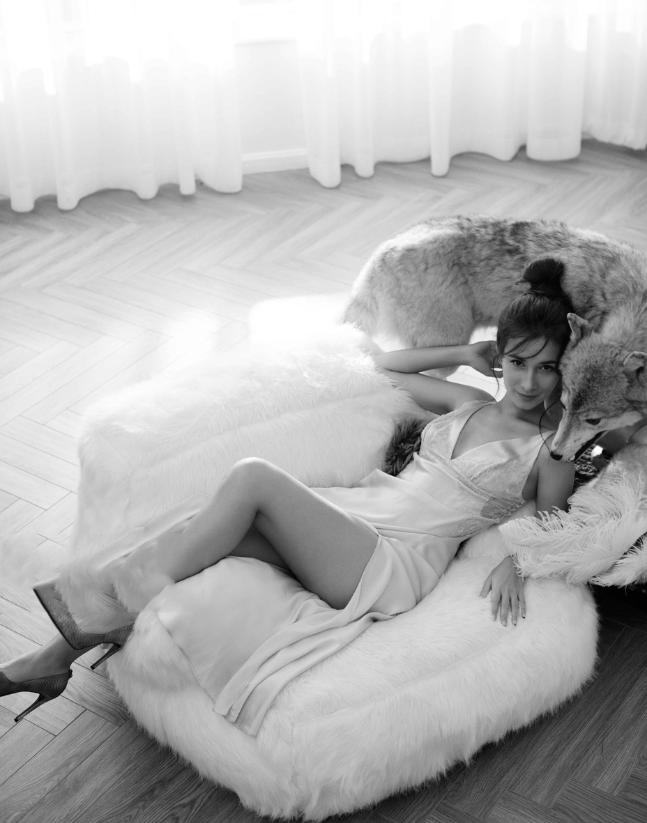 卢靖姗《男人装》性感十足的时尚写真图片
