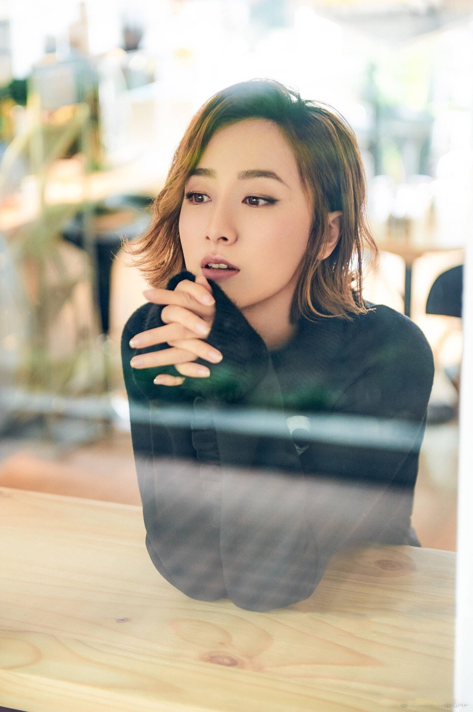 美女演员叶青时尚杂志写真高清图片