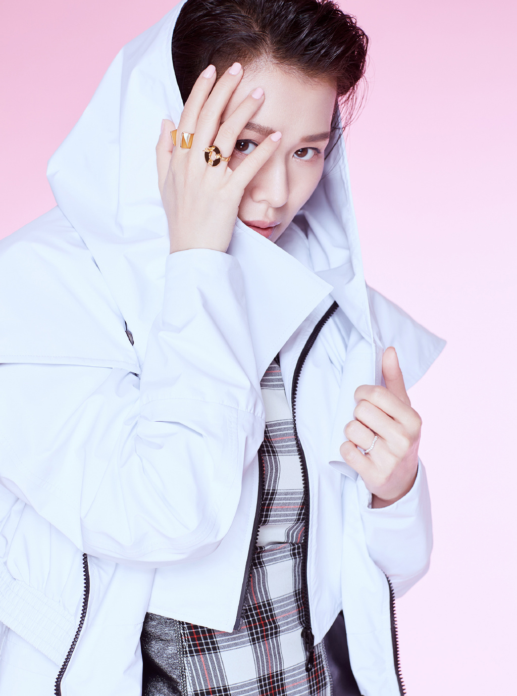 胡杏儿图片 胡杏儿性感创意杂志写真