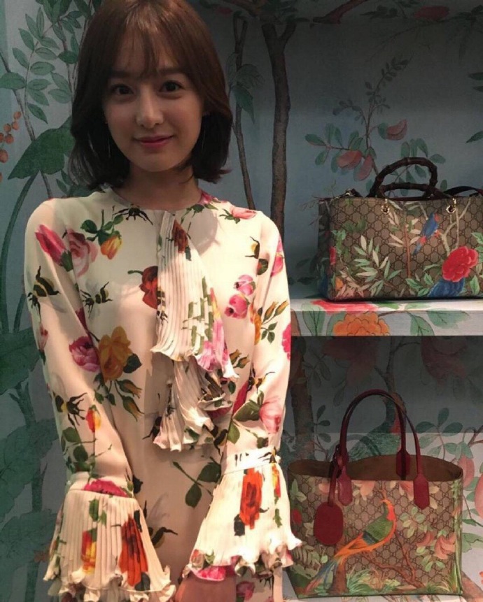 韩国美女金智媛甜美自拍生活照图片