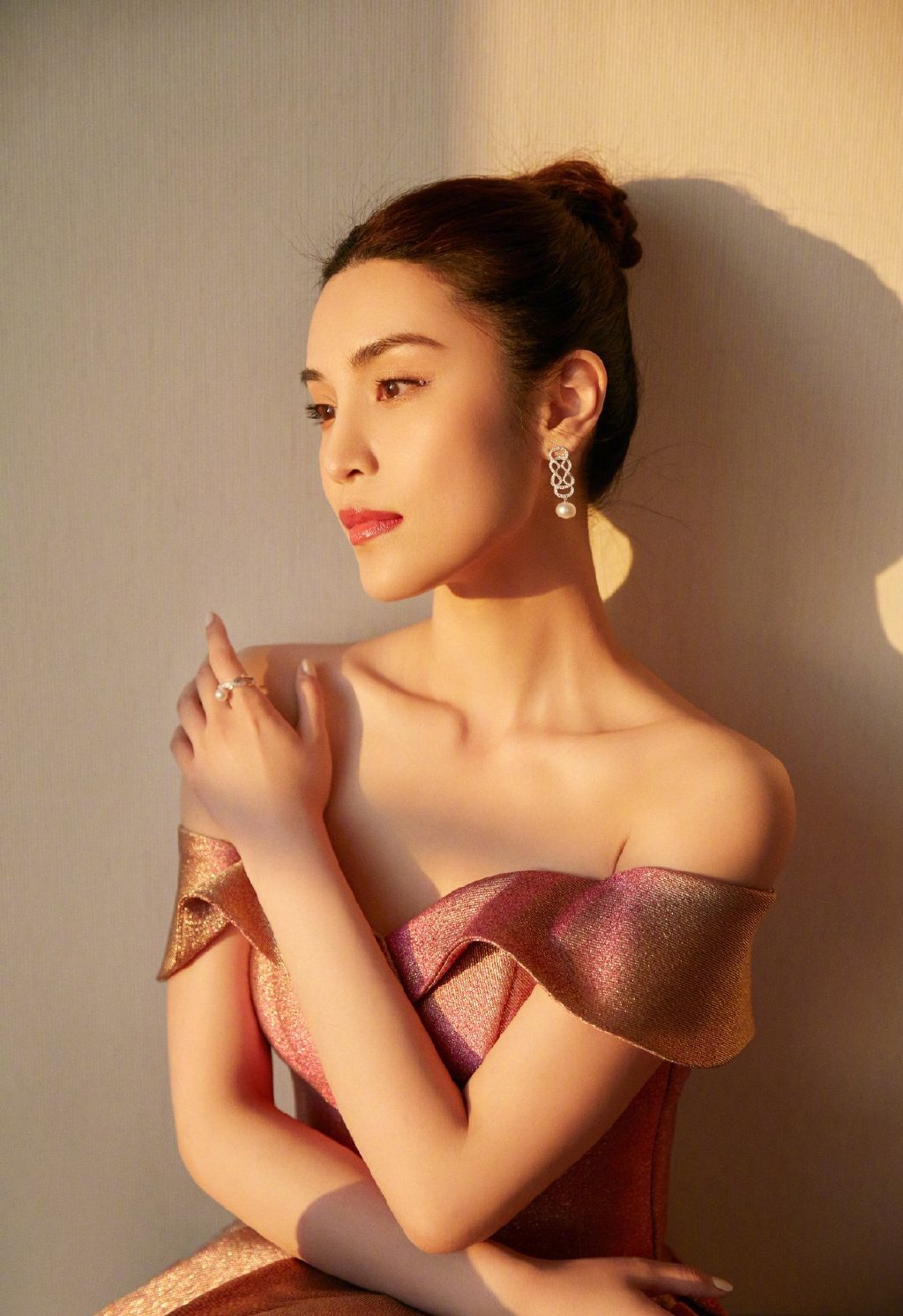 韩丹桐霞光渐变裙气质写真图片