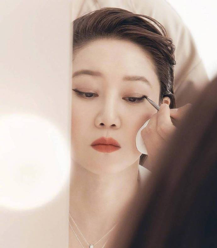 孔孝真高级质感时尚写真图片