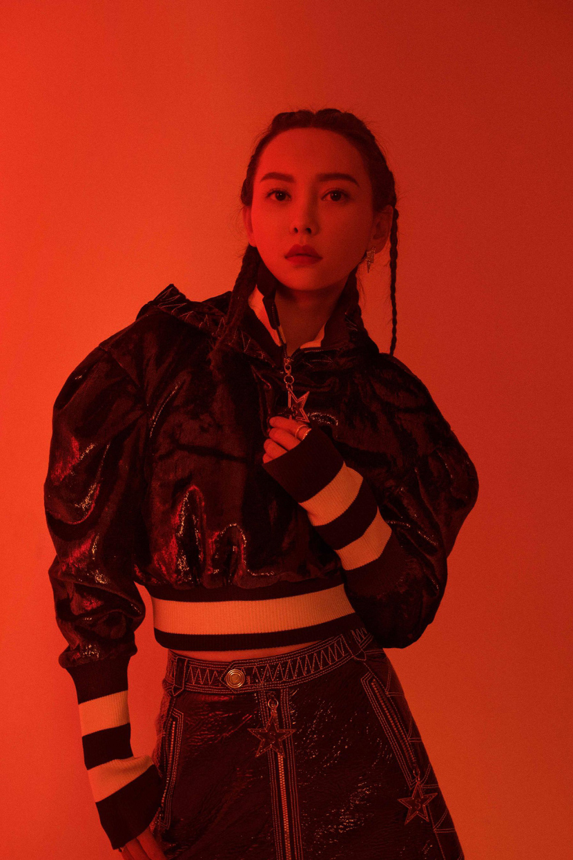 于文文冷艳时尚杂志写真图片