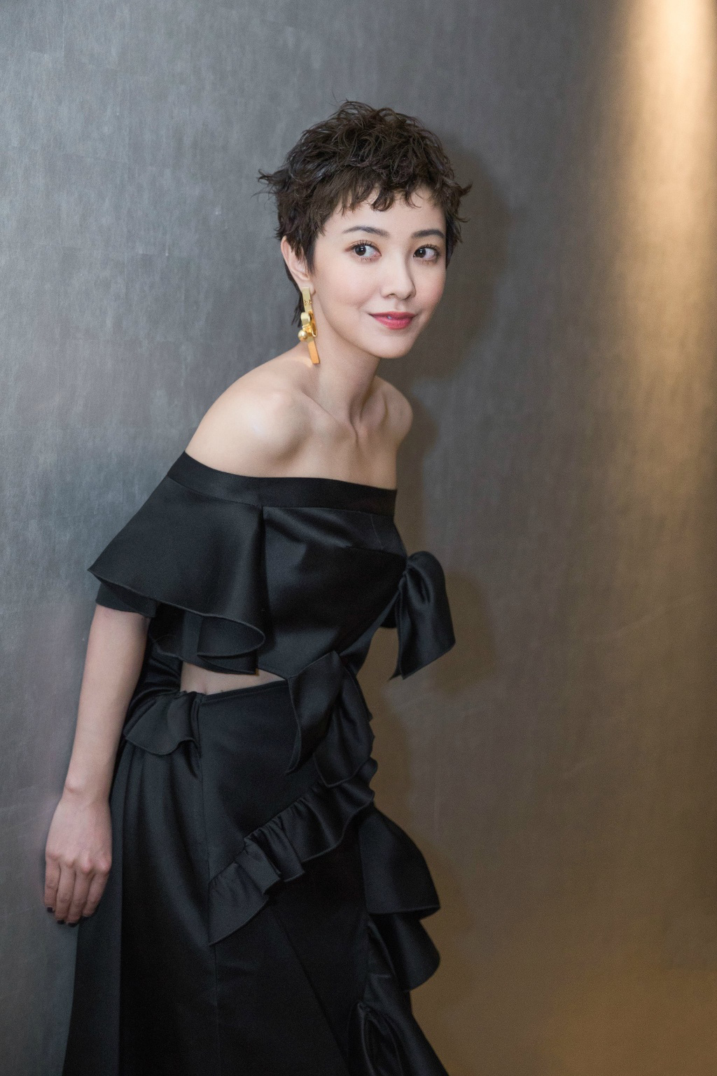 郭采洁黑色礼服图片：化身优雅妩媚小女人