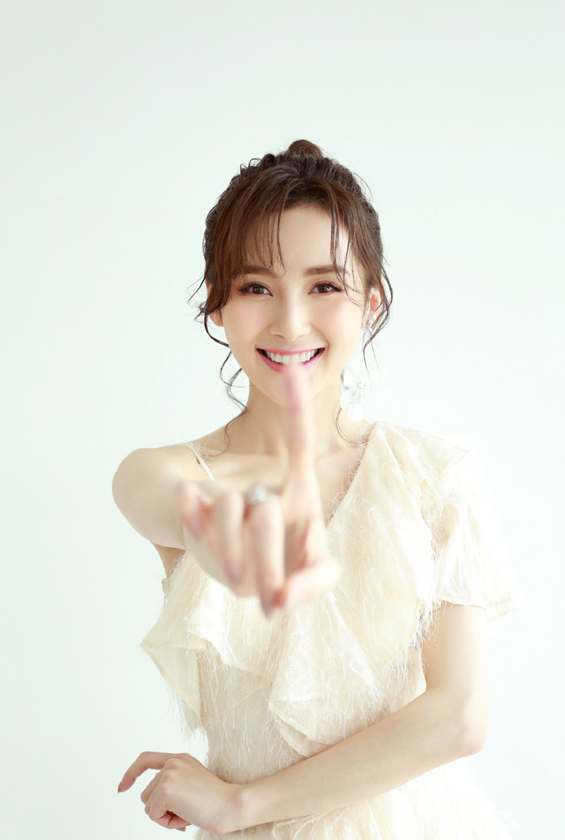 路晨甜美性感活动写真图片