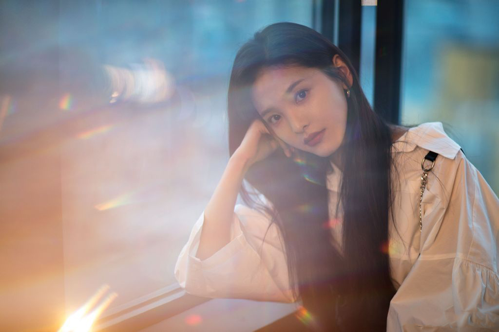章若楠甜美俏皮阳光写真图片