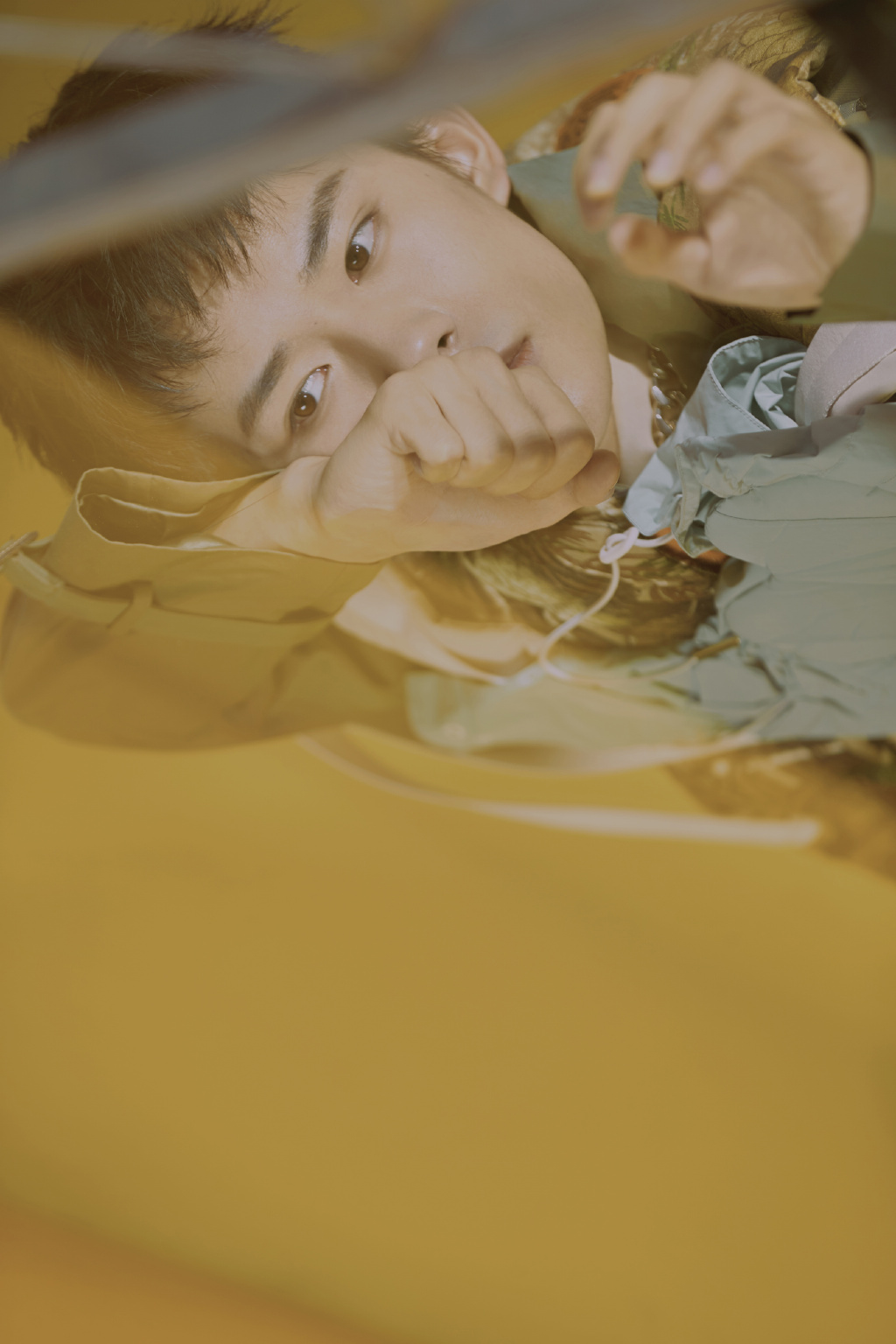 TFBOYS易烊千玺复古帅气写真图片