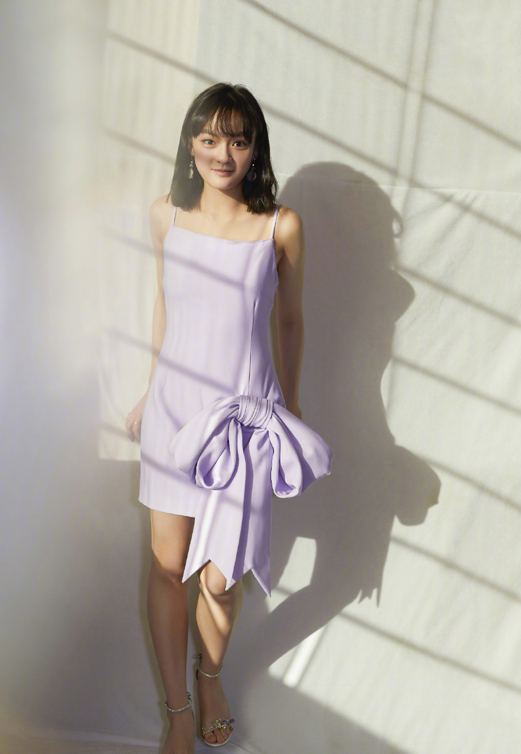演员文淇紫色吊带裙性感活动照图片