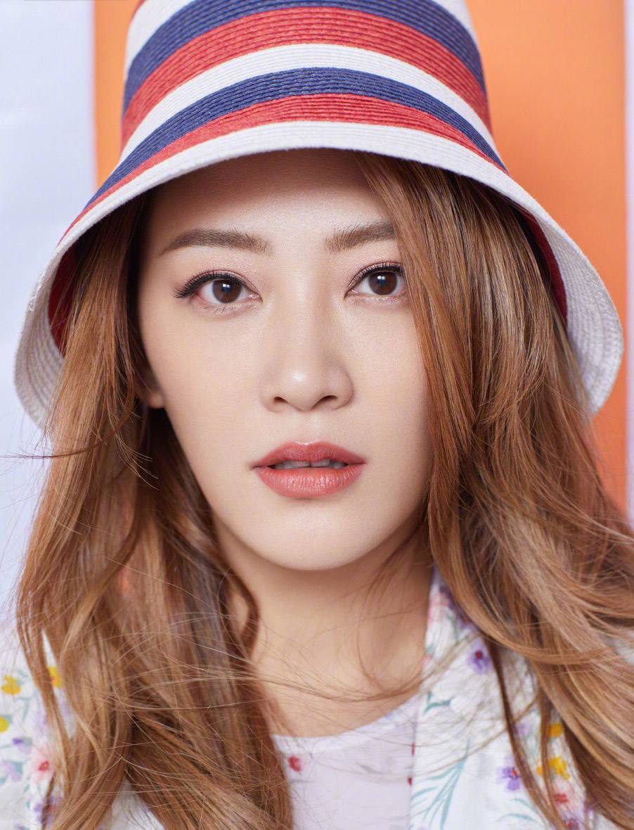 应采儿性感妩媚时尚写真图片