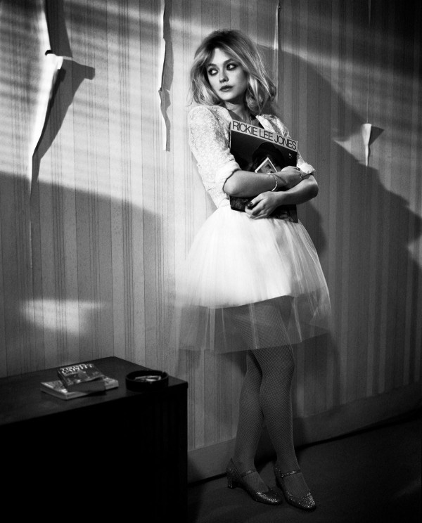 欧美女演员达科塔·范宁暗黑系写真高清图片