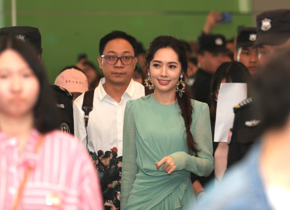 郭碧婷武汉活动照清新甜美图片