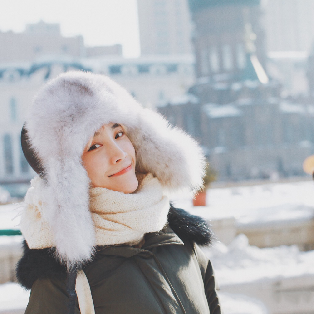 苏诗丁冬季户外写真高清图片