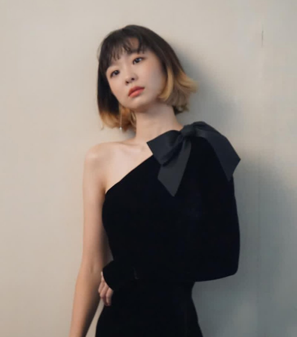 金多美黑色礼服高冷图片