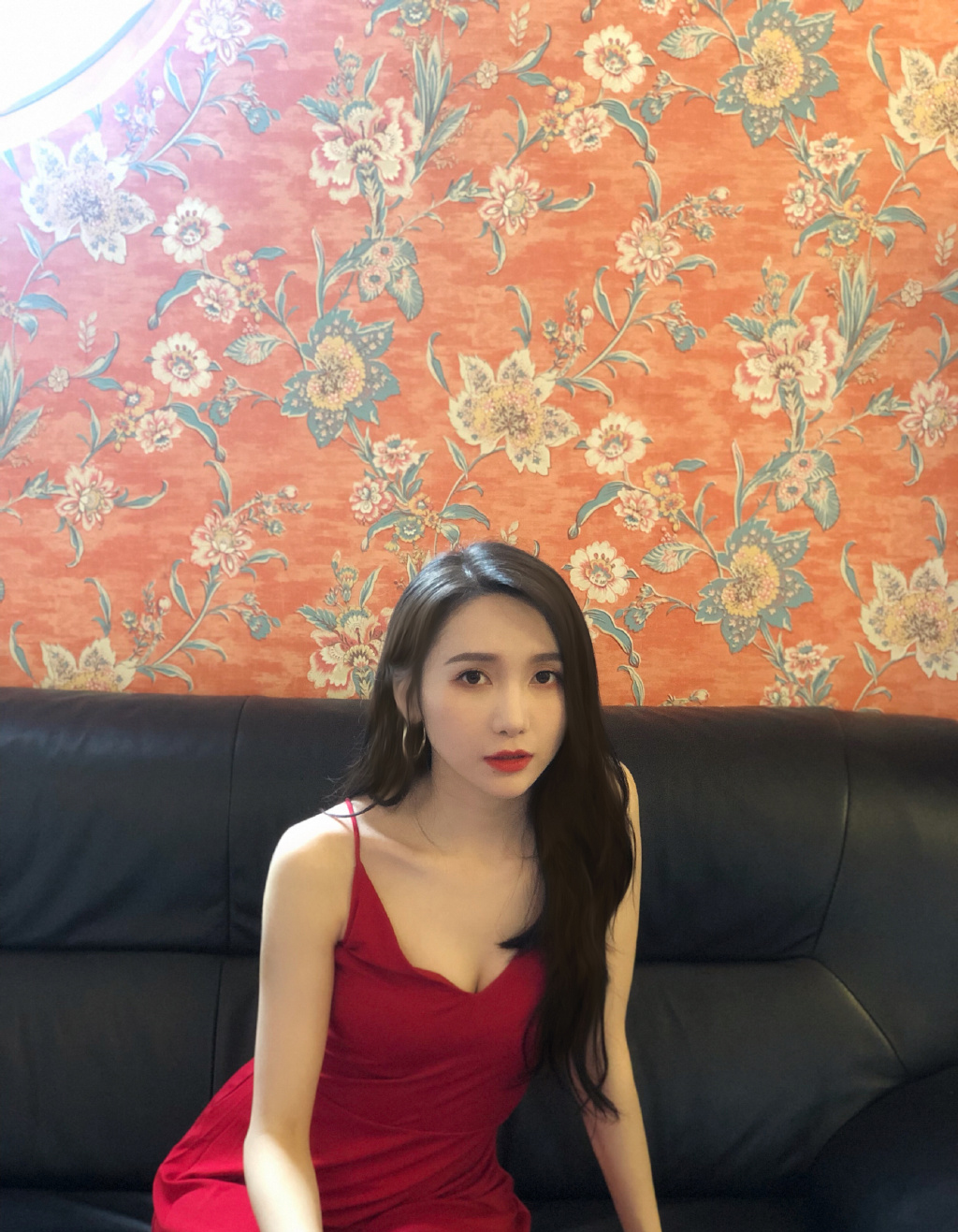 SNH48陆婷吊带红裙性感图片