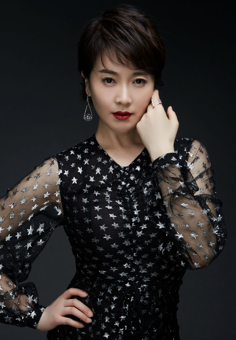 左小青气质温婉时尚写真图片