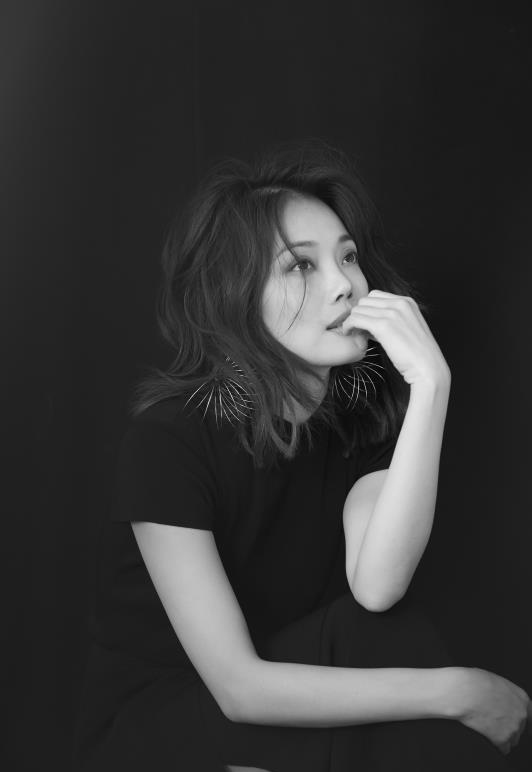 容祖儿唯美黑白专辑写真图片