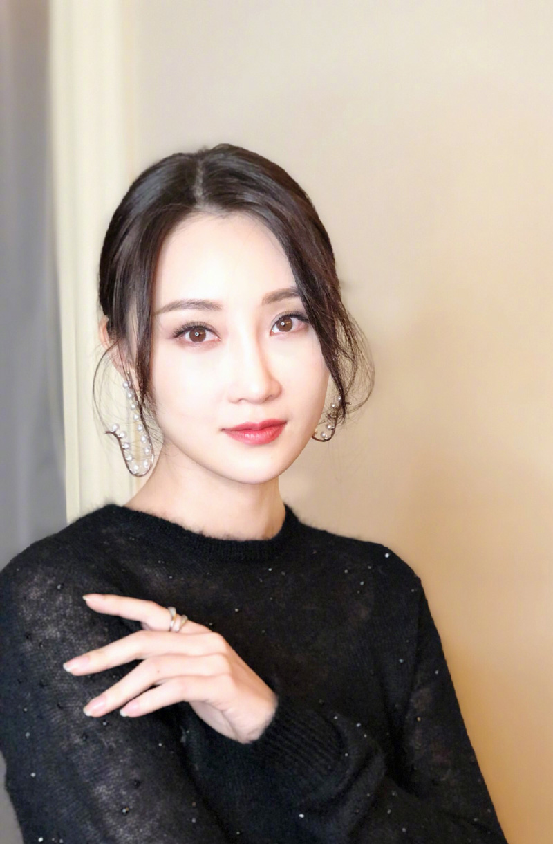 林鹏图片  林鹏知性优雅写真图片