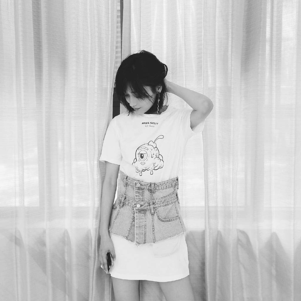 田沅黑白光影质感写真图片