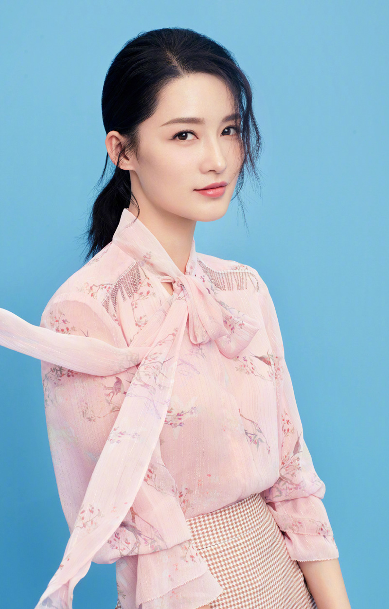李沁魅力百变时尚写真图片