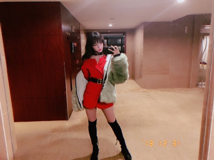 程潇湖南卫视跨年演唱会写真图片