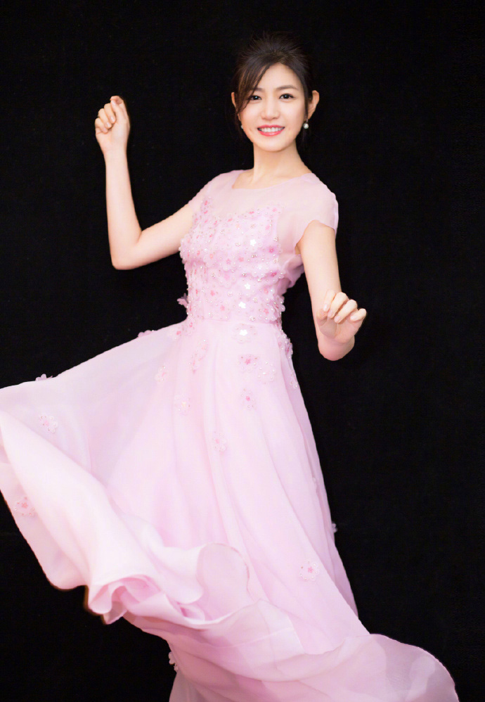 陈妍希甜美粉色长裙优雅性感写真图片