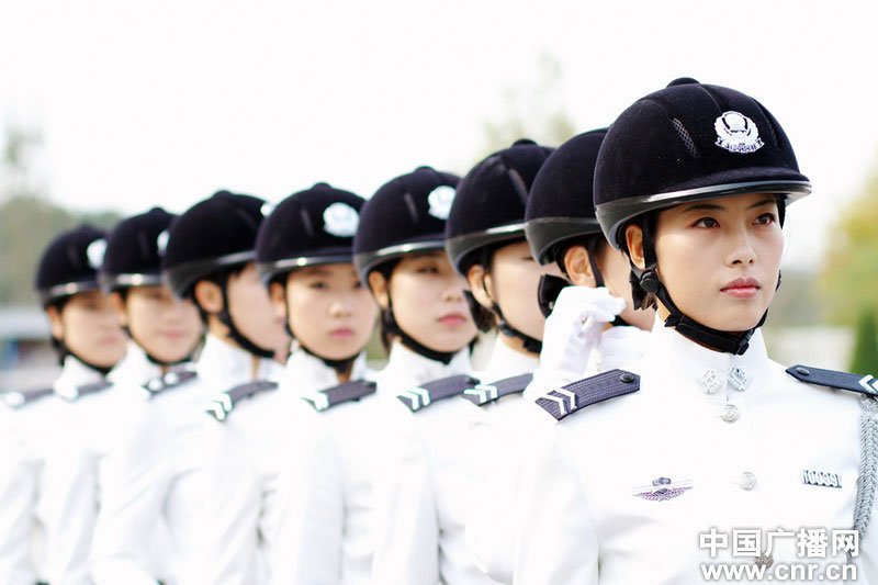 实拍大连女骑警训练基地 大连女骑警图片