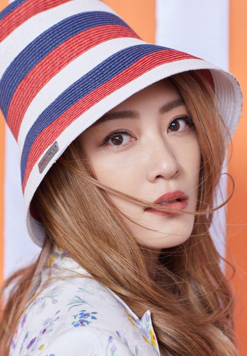 应采儿性感妩媚时尚写真图片