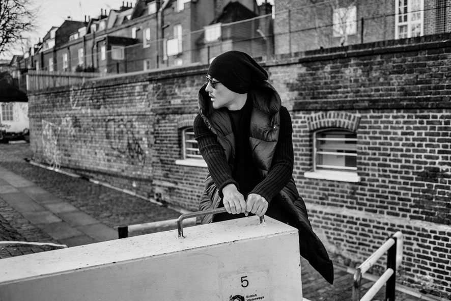 胡兵伦敦黑白风格帅气街拍写真图片