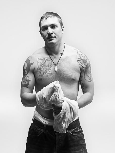 欧美男星汤姆·哈迪肌肉外露霸气写真