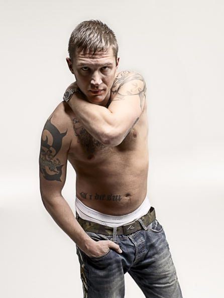 欧美男星汤姆·哈迪肌肉外露霸气写真