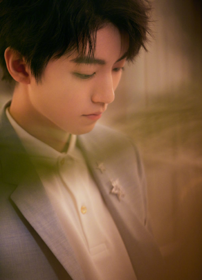 王俊凯精致儒雅写真图片