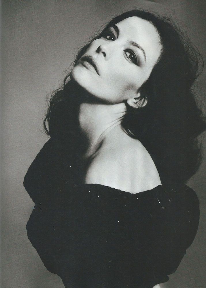 丽芙·泰勒黑白质感时尚写真高清图片