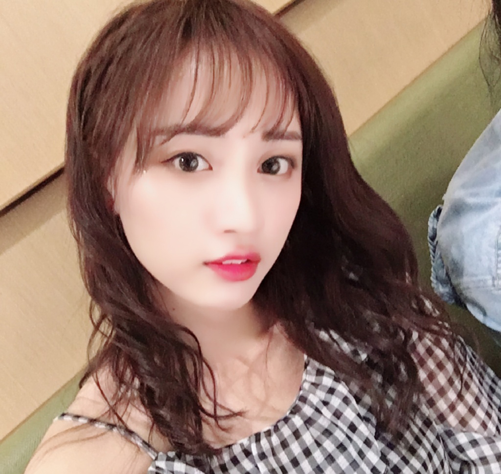 SNH48黄婷婷格子裙清新甜美图片