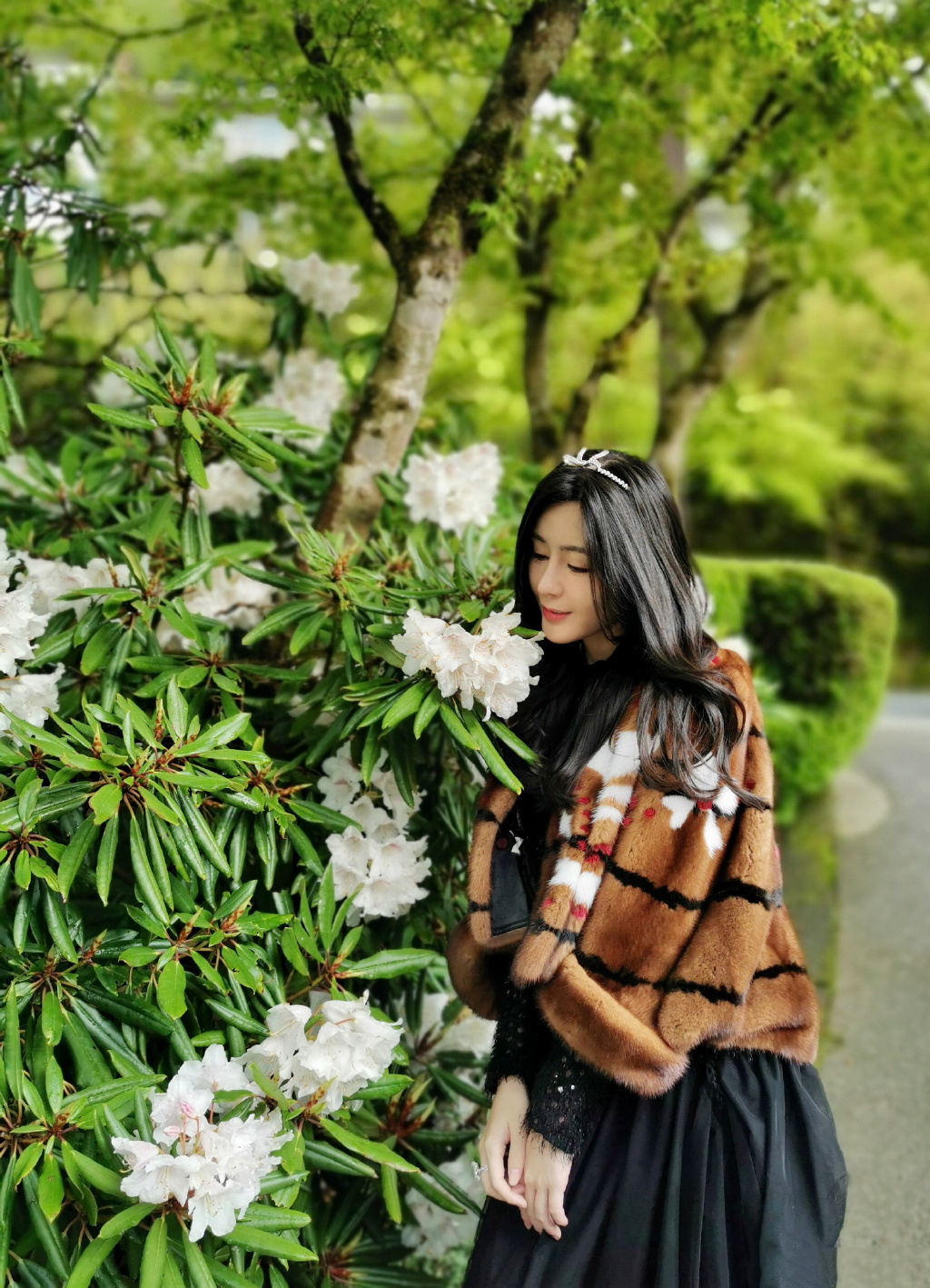 汤晶媚温和柔美旅拍图片