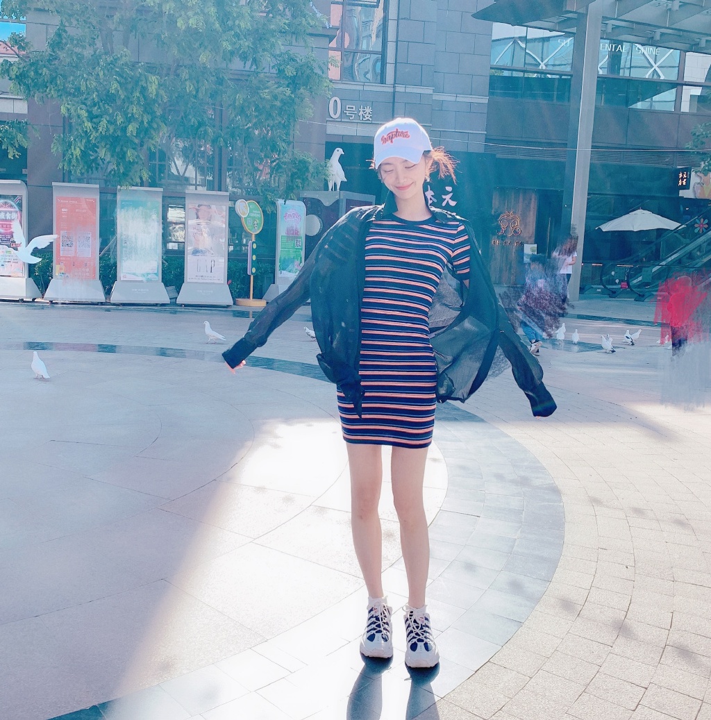 SNH48许佳琪甜美生活照图片