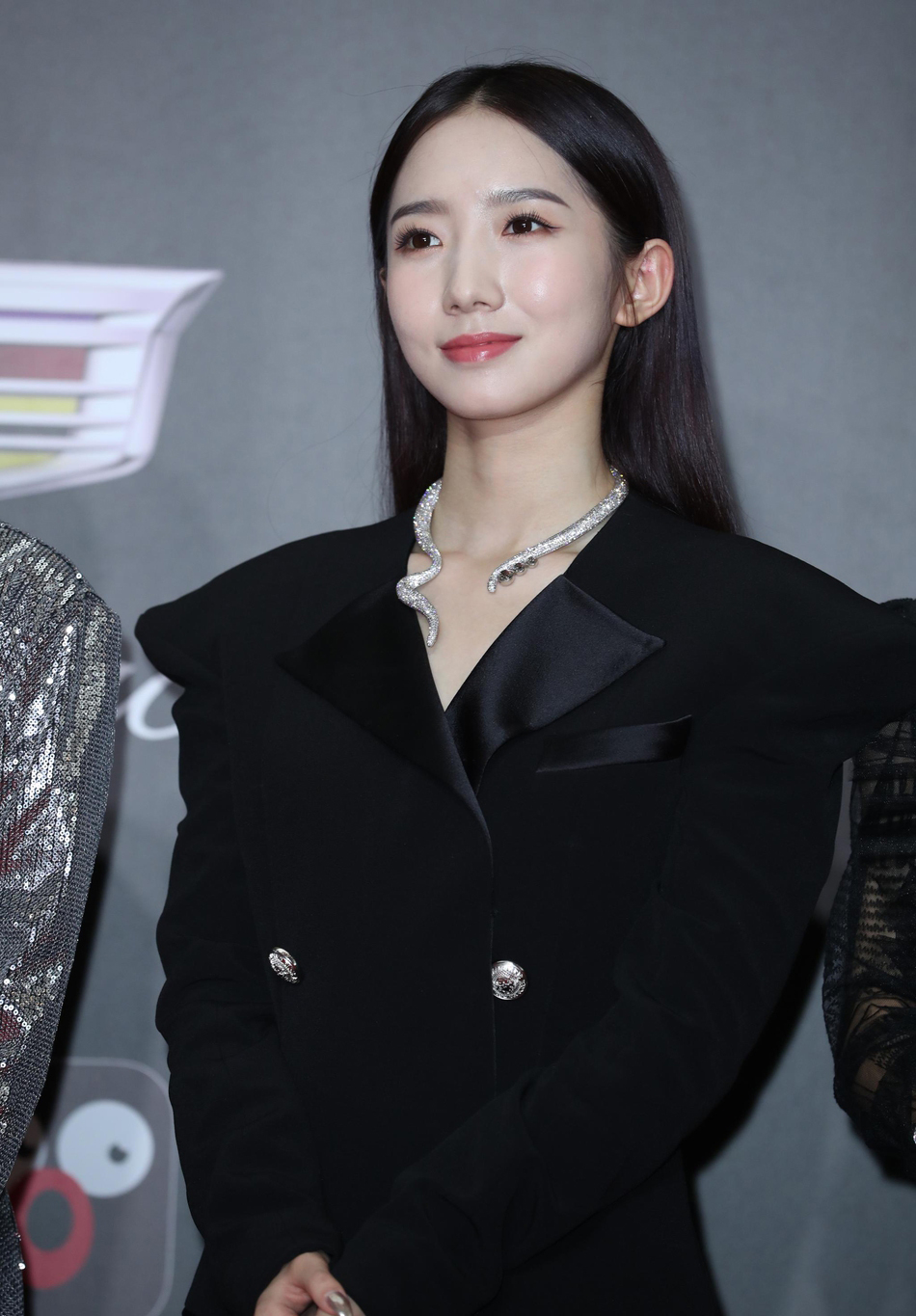 火箭少女101微博电影之夜红毯照图片