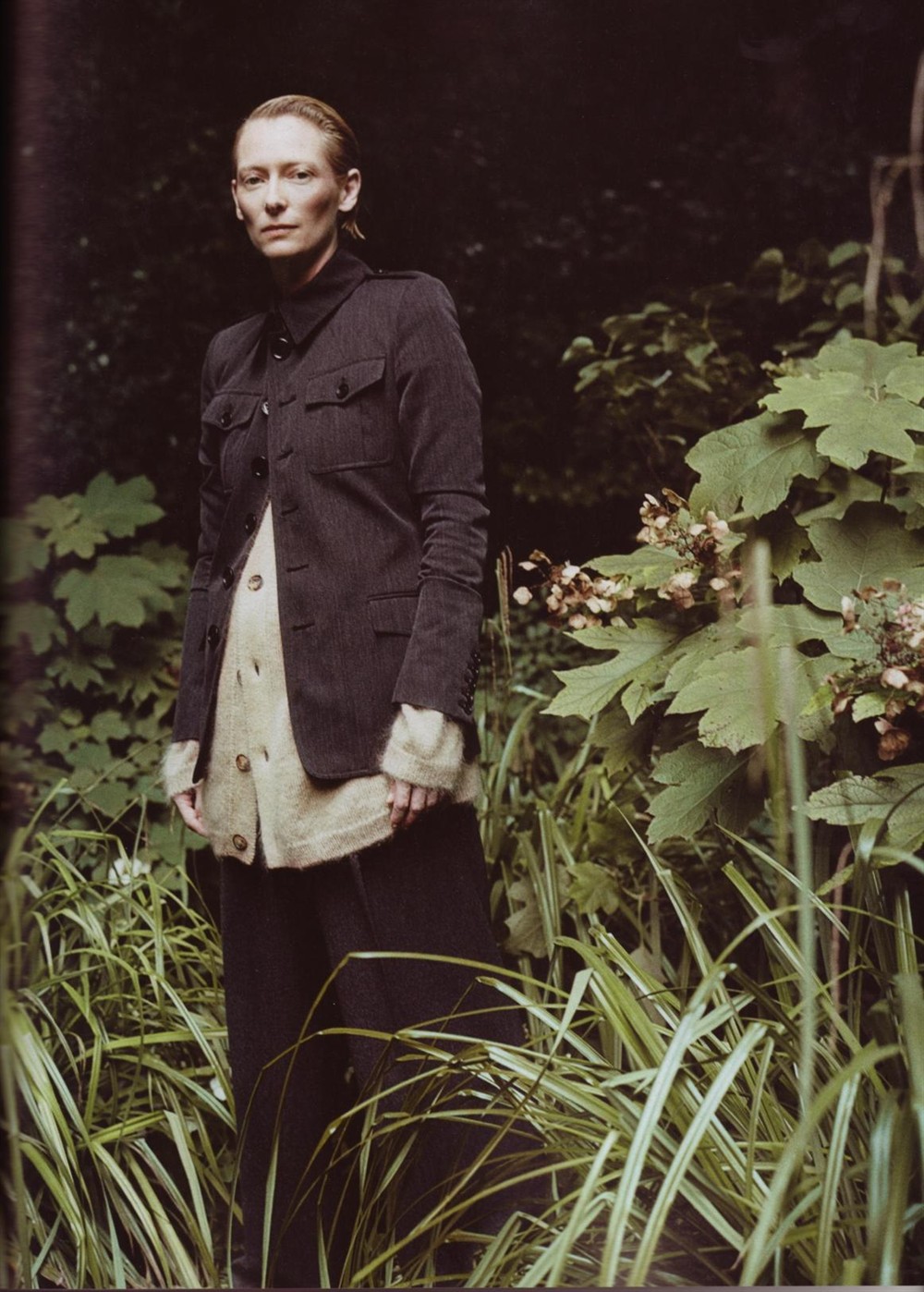 蒂尔达·斯文顿帅气英伦风西装写真图片