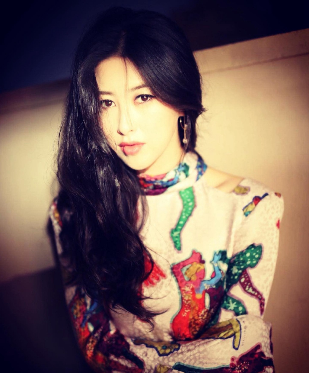 朱珠彩裙性感优雅写真图片