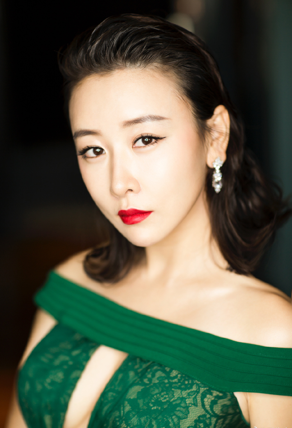 毛俊杰图片 毛俊杰深V爆乳蕾丝诱惑性感写真