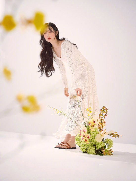 崔雪莉性感杂志大片写真图片
