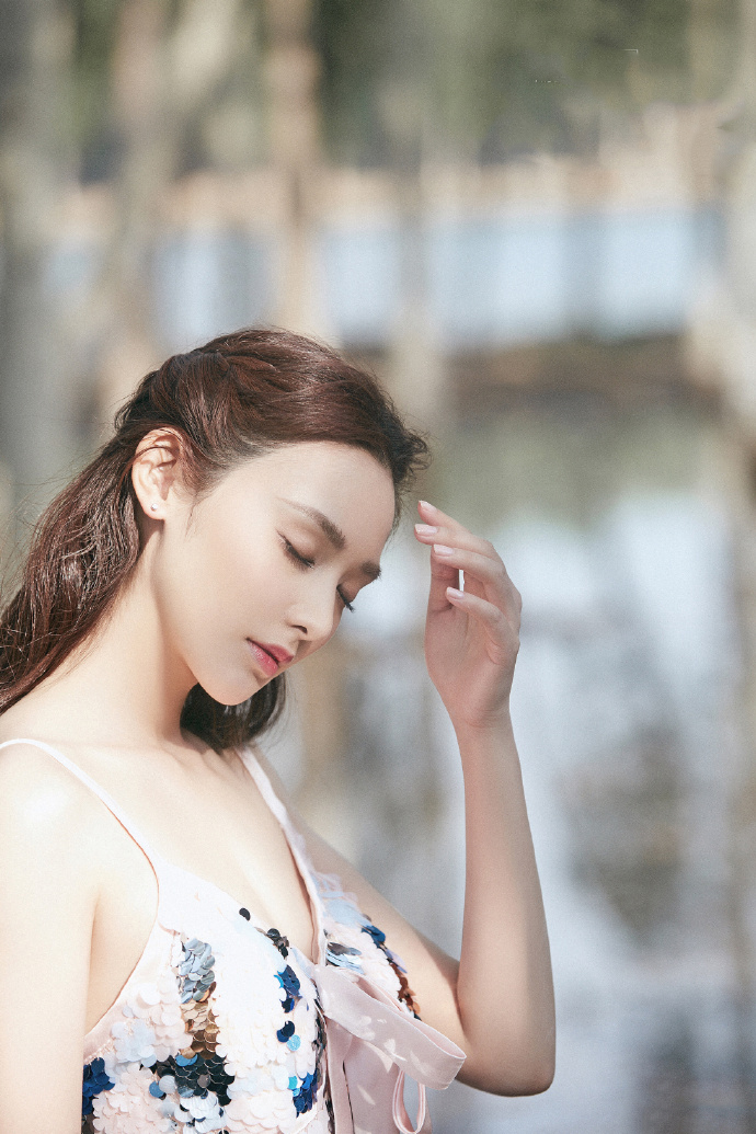 彭小苒百变造型时尚杂志写真图片